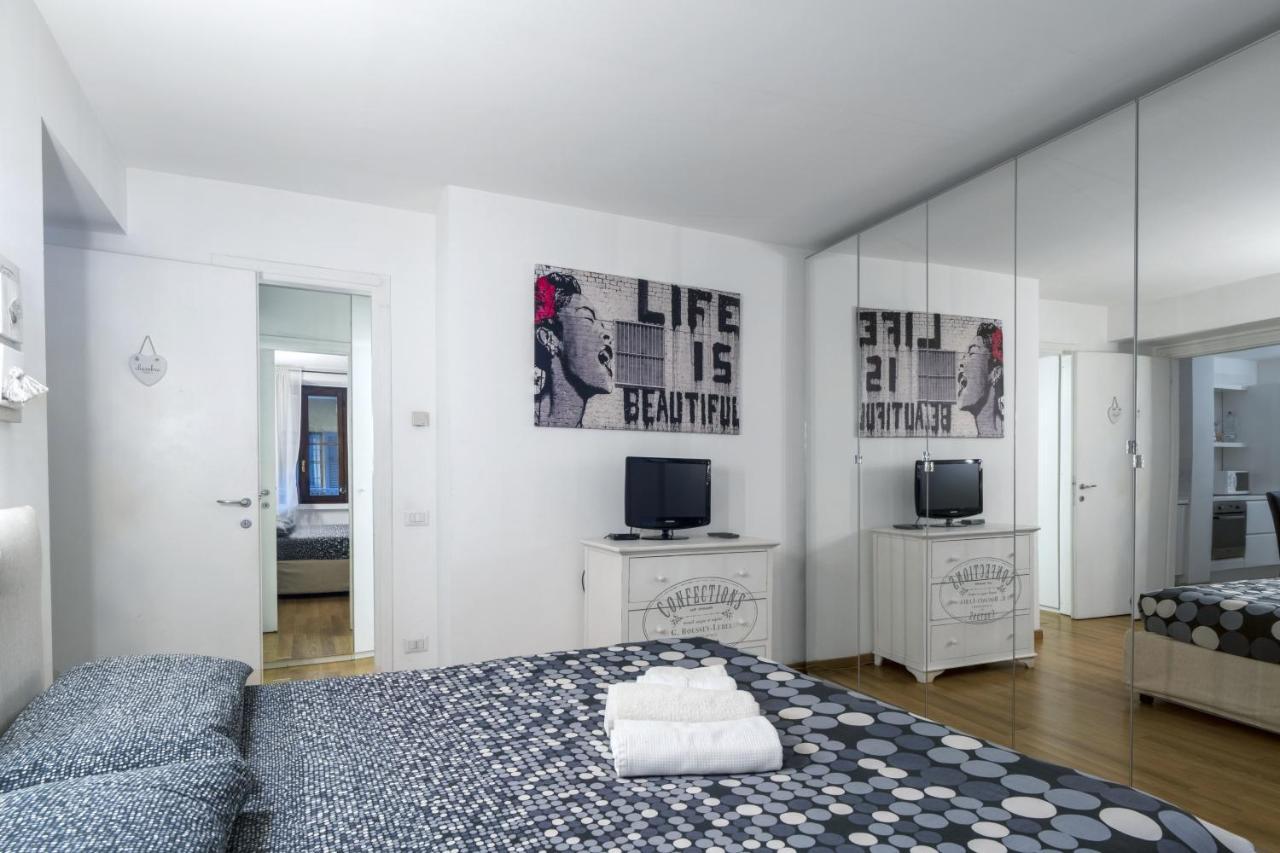 Cozy & Comfy Apt In Navigli Area Милан Экстерьер фото