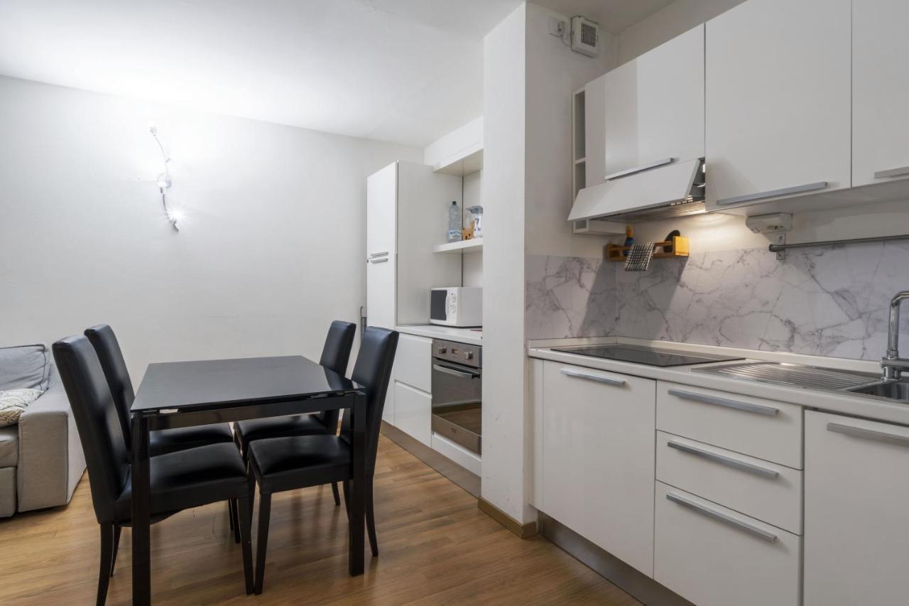 Cozy & Comfy Apt In Navigli Area Милан Экстерьер фото